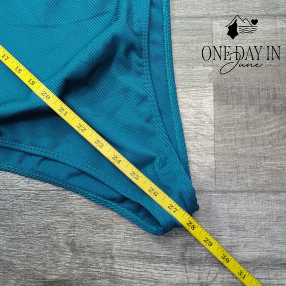 Adisputent Ribbed One Piece Swimsuit Size XL - Picture 3 of 4